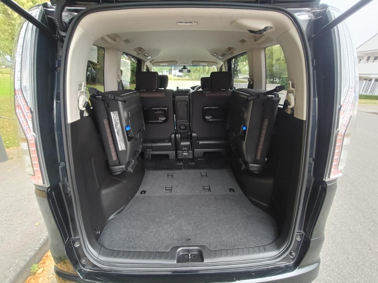 2014 Nissan SERENA