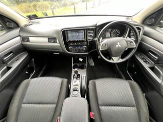 2013 Mitsubishi OUTLANDER - Thumbnail