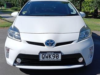 2014 Toyota Prius - Thumbnail