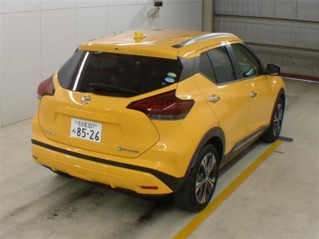 2020 Nissan KICKS