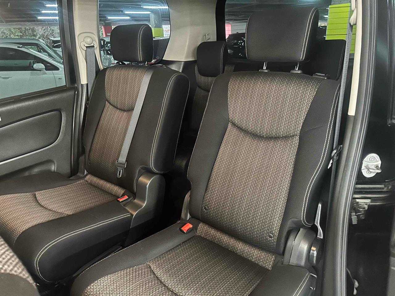 2015 Nissan SERENA