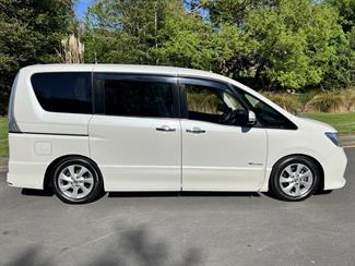 2013 Nissan SERENA - Thumbnail