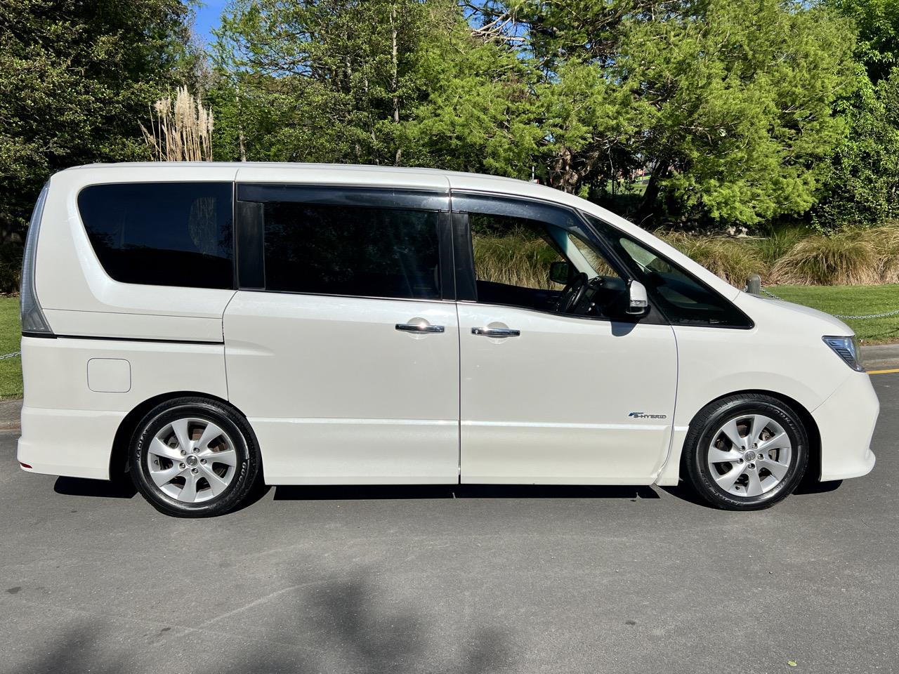 2013 Nissan SERENA