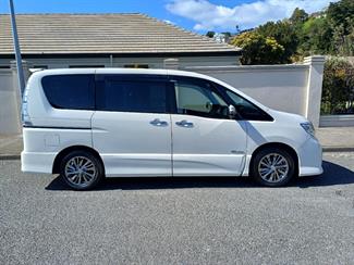 2014 Nissan SERENA - Thumbnail