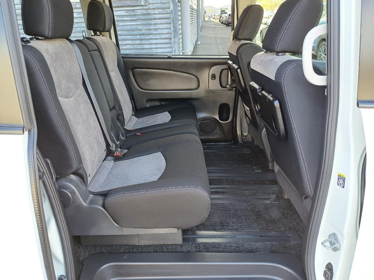 2014 Nissan SERENA