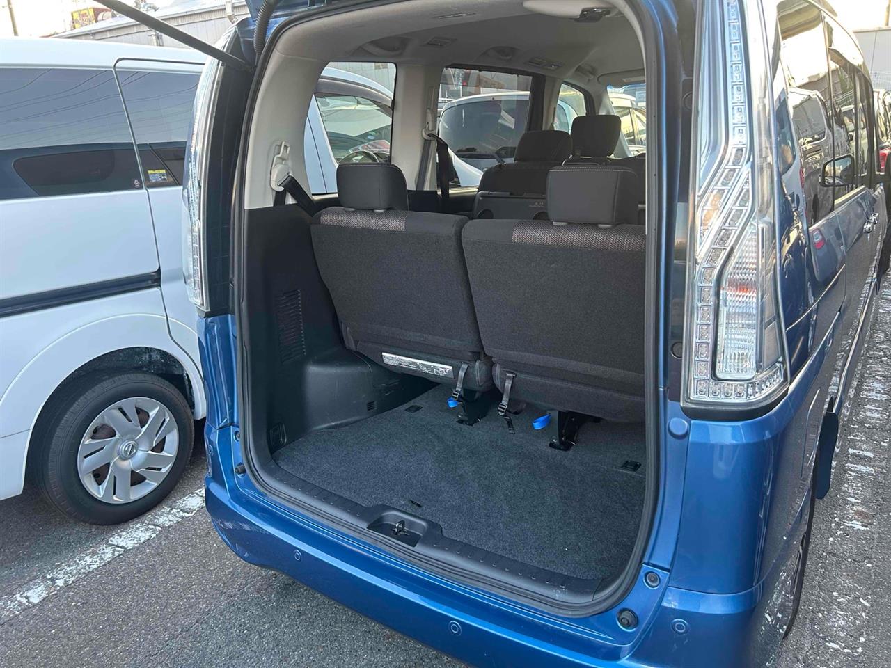 2015 Nissan SERENA