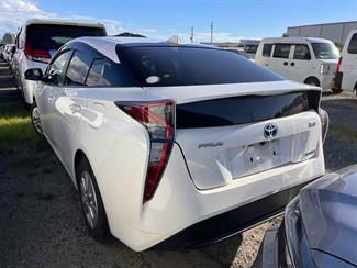 2017 Toyota Prius - Thumbnail